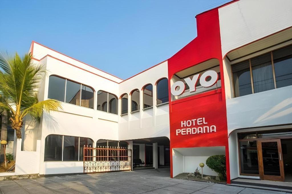 Hotel Super Oyo 1046 Omah Pathok à Yogyakarta Extérieur photo