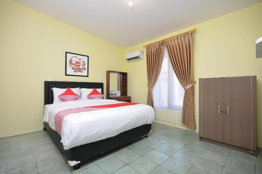 Hotel Super Oyo 1046 Omah Pathok à Yogyakarta Extérieur photo