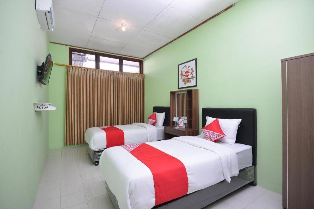 Hotel Super Oyo 1046 Omah Pathok à Yogyakarta Extérieur photo