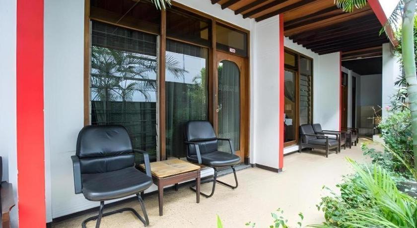 Hotel Super Oyo 1046 Omah Pathok à Yogyakarta Extérieur photo