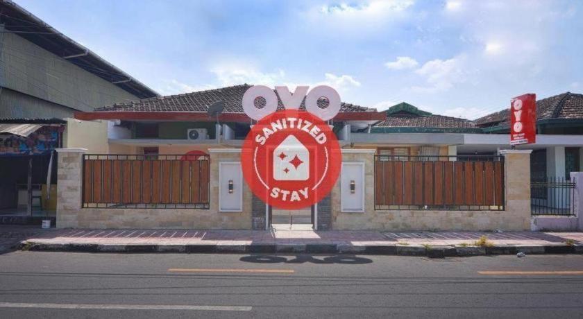 Hotel Super Oyo 1046 Omah Pathok à Yogyakarta Extérieur photo