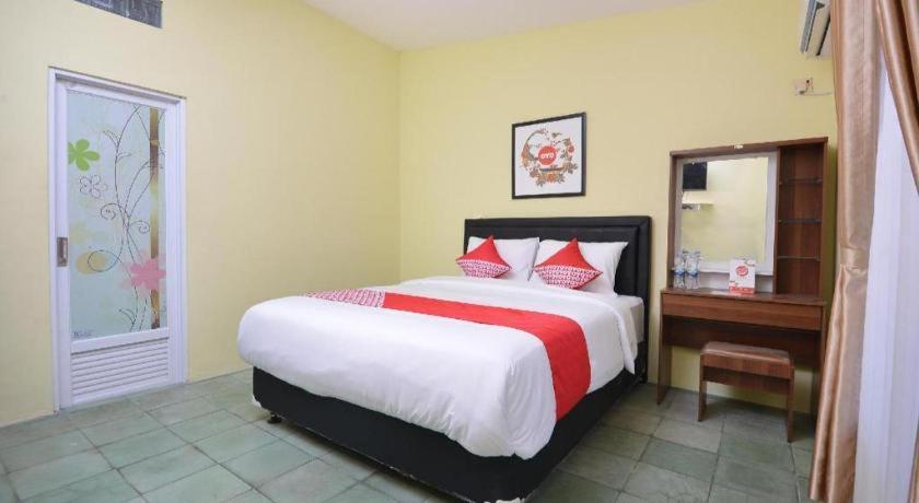 Hotel Super Oyo 1046 Omah Pathok à Yogyakarta Extérieur photo