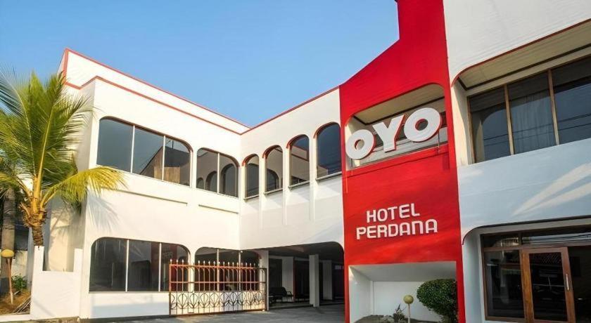 Hotel Super Oyo 1046 Omah Pathok à Yogyakarta Extérieur photo