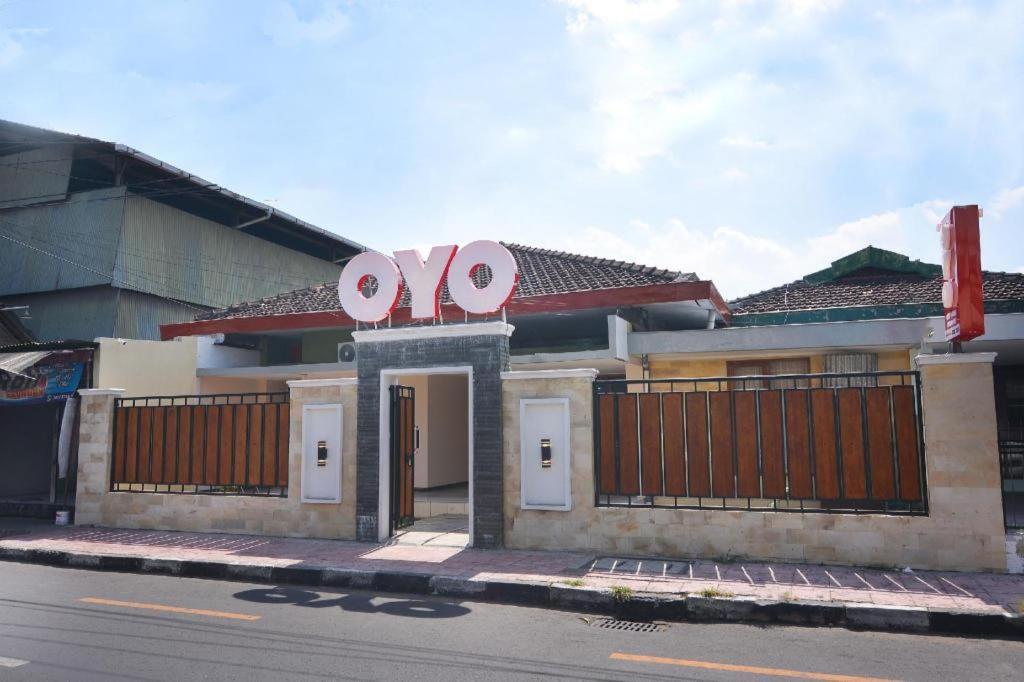 Hotel Super Oyo 1046 Omah Pathok à Yogyakarta Extérieur photo